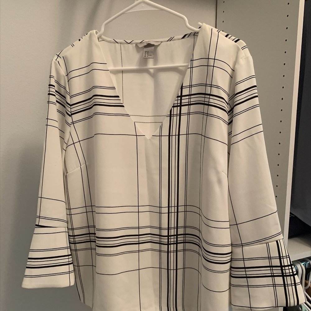 H&M white top with black grid size 14